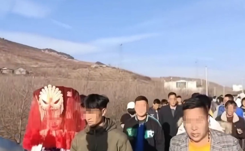 Cô gái 19 tuổi tuyên bố bị ép cưới sau 3 ngày xem mắt vì bố mẹ đã nhận sính lễ hơn 1 tỷ đồng và sự thật gây phẫn nộ được tiết lộ - Ảnh 2.