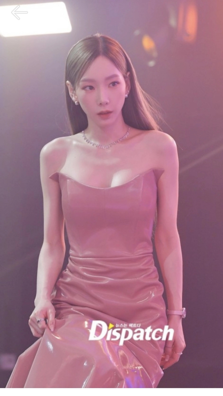 Blackpink và loạt sao Kpop sở hữu bờ vai hoàn hảo - Ảnh 10.