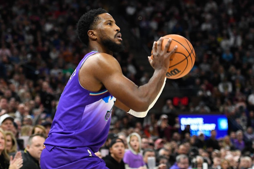 Hậu hạn cuối kỳ chuyển nhượng, sao trẻ Lakers thành đồng đội với người từng hẹn hò... đấng sinh thành - Ảnh 3.