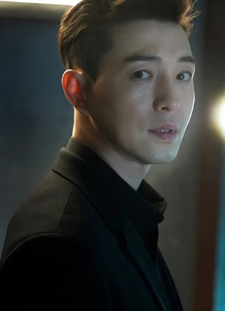 Sao phim 'The Glory' Jung Sung Il thể hiện sự quyến rũ trên Esquire - Ảnh 1. Sao phim 'The Glory' Jung Sung Il thể hiện sự quyến rũ trên Esquire - Ảnh 1.