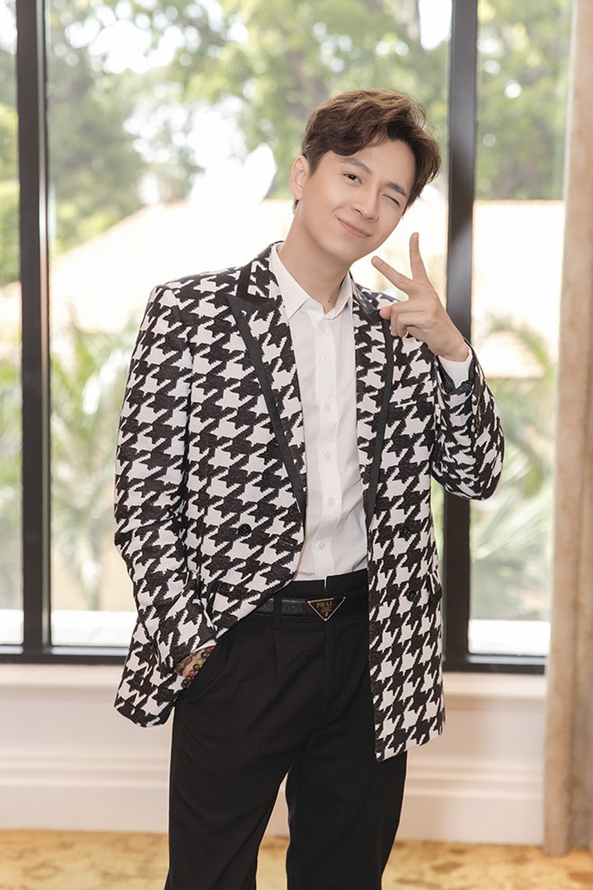 Loạt sao nam Vbiz cùng tuổi nhưng ngoại hình lại khác biệt đến ngỡ ngàng - Ảnh 3.