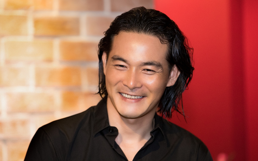 Loạt sao nam Vbiz cùng tuổi nhưng ngoại hình lại khác biệt đến ngỡ ngàng - Ảnh 5.