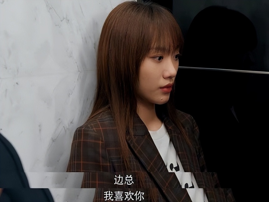 Xuất hiện 'thảm họa' phim Trung đầu tiên của năm nay: Nam chính già xấu lại được tất cả nhân vật nữ mê đắm, thảo nào rating 'bẹp dí'! - Ảnh 3. Xuất hiện 'thảm họa' phim Trung đầu tiên của năm nay: Nam chính già xấu lại được tất cả nhân vật nữ mê đắm, thảo nào rating 'bẹp dí'! - Ảnh 3.