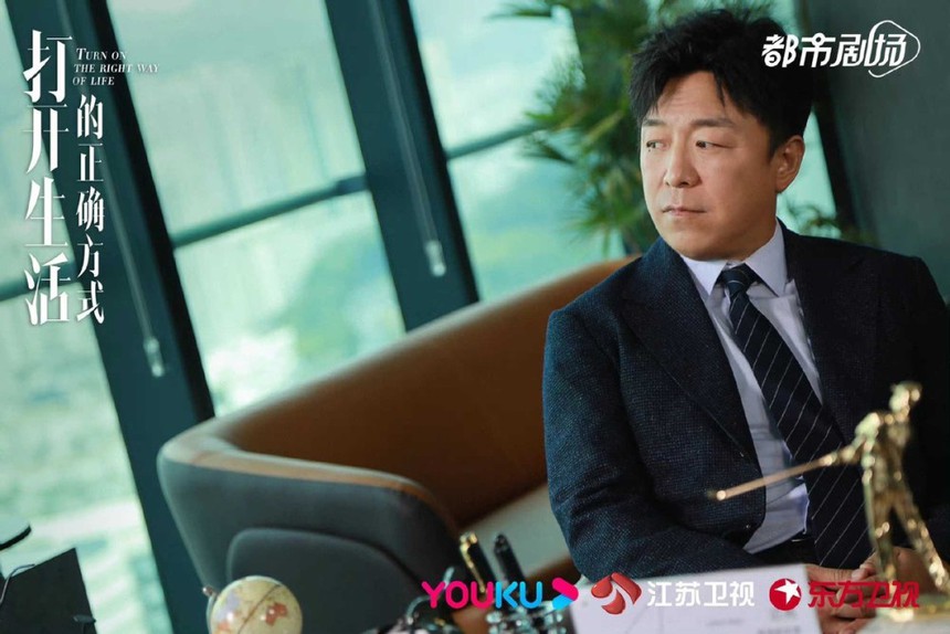 Xuất hiện 'thảm họa' phim Trung đầu tiên của năm nay: Nam chính già xấu lại được tất cả nhân vật nữ mê đắm, thảo nào rating 'bẹp dí'! - Ảnh 2. Xuất hiện 'thảm họa' phim Trung đầu tiên của năm nay: Nam chính già xấu lại được tất cả nhân vật nữ mê đắm, thảo nào rating 'bẹp dí'! - Ảnh 2.