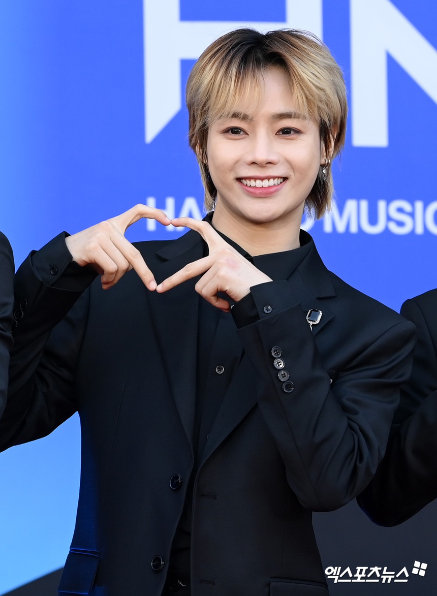 Thảm đỏ Hanteo Music Awards 2023: Nữ thần Eugene đẹp lấn át Soyou (SISTAR) khoe body nóng bỏng, idol người Việt Hanbin cười tỏa nắng chiếm spotlight - Ảnh 7. Thảm đỏ Hanteo Music Awards 2023: Nữ thần Eugene đẹp lấn át Soyou (SISTAR) khoe body nóng bỏng, idol người Việt Hanbin cười tỏa nắng chiếm spotlight - Ảnh 7.