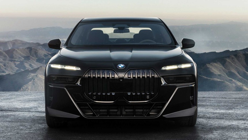 Vừa mở bán, BMW 7-Series gặp lỗi không bung túi khí - Ảnh 2.