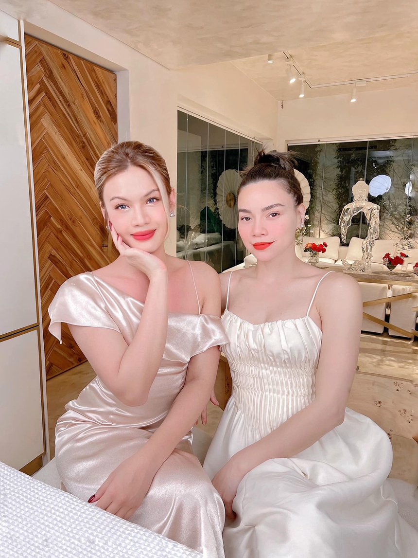 Hồ Ngọc Hà đọ nhan sắc đời thường bên Luna Đào: 'Mẹ 3 con' hơn đàn em tới 9 tuổi nhưng vẫn 'chặt chém' ngang ngửa - Ảnh 1.