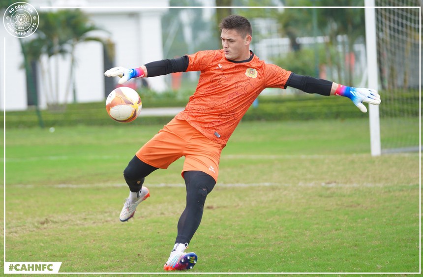 Bóng đá Việt Nam ngày 22/1: HLV Kiatisuk được vinh danh tại Thái Lan - Ảnh 4. Bóng đá Việt Nam ngày 22/1: HLV Kiatisuk được vinh danh tại Thái Lan - Ảnh 4.