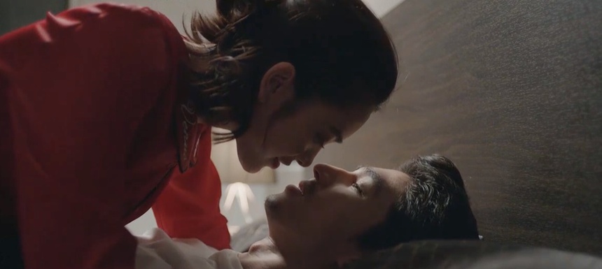 Cùng đã có vợ nhưng 2 nam diễn viên phim VTV hot nhất hiện nay có cảnh hôn khác xa nhau! - Ảnh 3. Cùng đã có vợ nhưng 2 nam diễn viên phim VTV hot nhất hiện nay có cảnh hôn khác xa nhau! - Ảnh 3.