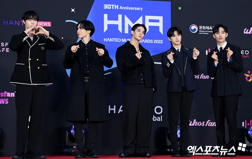 Thảm đỏ Hanteo Music Awards 2023: Nữ thần Eugene đẹp lấn át Soyou (SISTAR) khoe body nóng bỏng, idol người Việt Hanbin cười tỏa nắng chiếm spotlight - Ảnh 8. Thảm đỏ Hanteo Music Awards 2023: Nữ thần Eugene đẹp lấn át Soyou (SISTAR) khoe body nóng bỏng, idol người Việt Hanbin cười tỏa nắng chiếm spotlight - Ảnh 8.