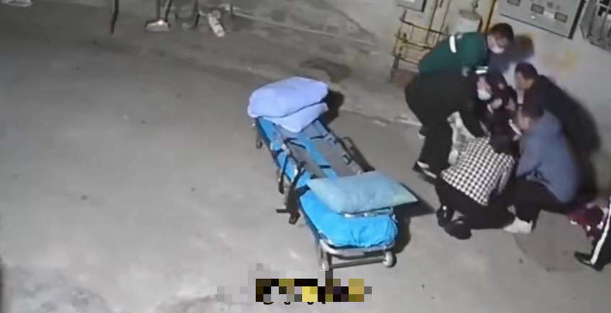 "Bố ơi, thật ra con đã cố gắng lắm rồi" - lời nói cuối cùng của cậu bé 13 tuổi tử vong vì bài kiểm tra 18 điểm - Ảnh 2.