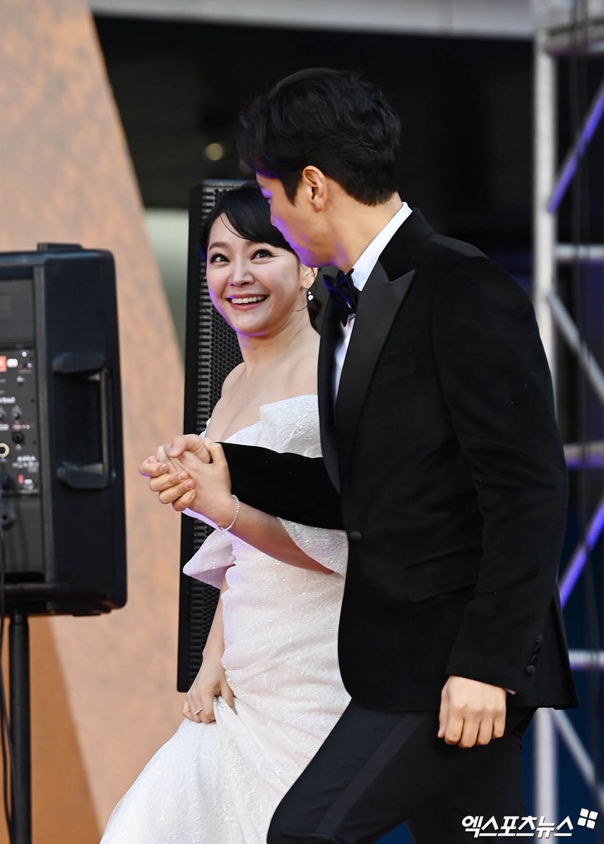 Thảm đỏ Hanteo Music Awards 2023: Nữ thần Eugene đẹp lấn át Soyou (SISTAR) khoe body nóng bỏng, idol người Việt Hanbin cười tỏa nắng chiếm spotlight - Ảnh 28. Thảm đỏ Hanteo Music Awards 2023: Nữ thần Eugene đẹp lấn át Soyou (SISTAR) khoe body nóng bỏng, idol người Việt Hanbin cười tỏa nắng chiếm spotlight - Ảnh 28.