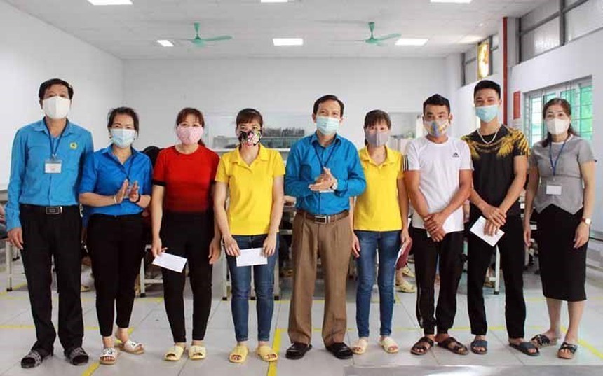 Thành phố Hồ Chí Minh: Hỗ trợ người lao động bị giảm giờ làm, chấm dứt hợp đồng - Ảnh 2.