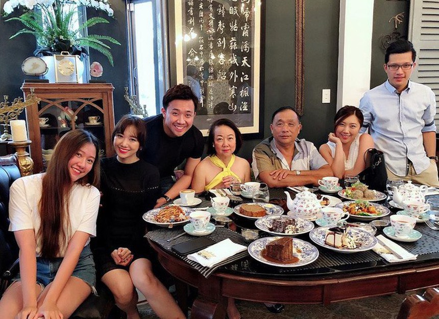 Hari Won tiết lộ cuộc sống hôn nhân, bật mí 1 điều đặc biệt của gia đình chồng trên sóng truyền thông quốc tế  - Ảnh 3.