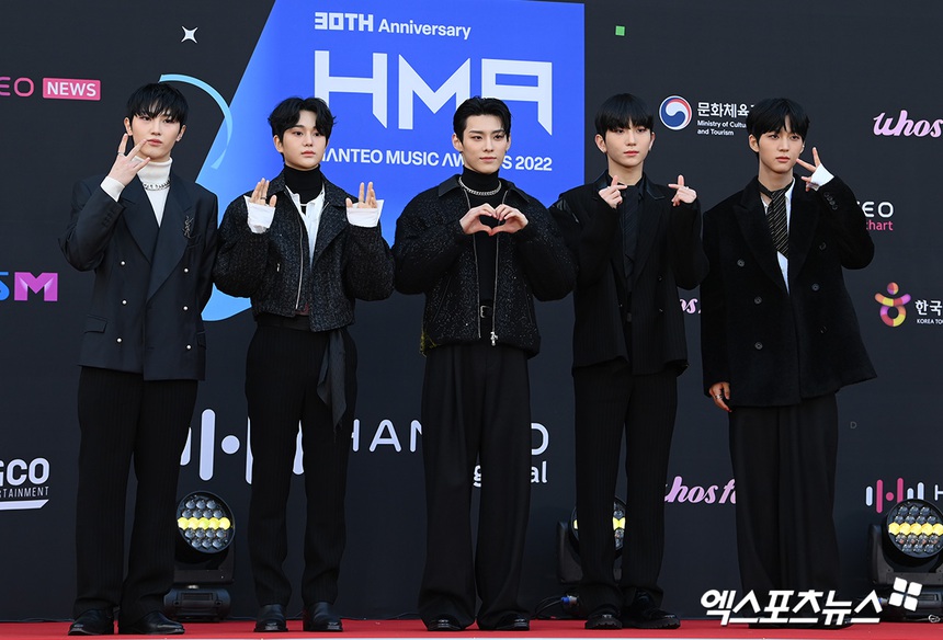 Thảm đỏ Hanteo Music Awards 2023: Nữ thần Eugene đẹp lấn át Soyou (SISTAR) khoe body nóng bỏng, idol người Việt Hanbin cười tỏa nắng chiếm spotlight - Ảnh 26. Thảm đỏ Hanteo Music Awards 2023: Nữ thần Eugene đẹp lấn át Soyou (SISTAR) khoe body nóng bỏng, idol người Việt Hanbin cười tỏa nắng chiếm spotlight - Ảnh 26.