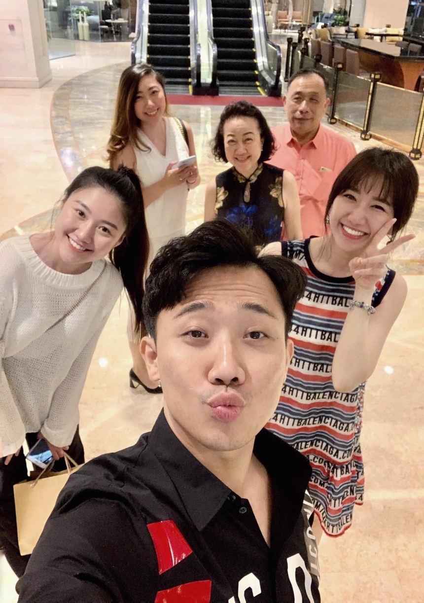 Hari Won tiết lộ cuộc sống hôn nhân, bật mí 1 điều đặc biệt của gia đình chồng trên sóng truyền thông quốc tế  - Ảnh 4.