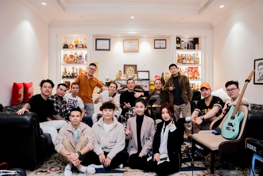 Ca sĩ Tuấn Hưng: 'Với tôi, anh Ngọc Châu là người rất đặc biệt' - Ảnh 4. Ca sĩ Tuấn Hưng: 'Với tôi, anh Ngọc Châu là người rất đặc biệt' - Ảnh 4.