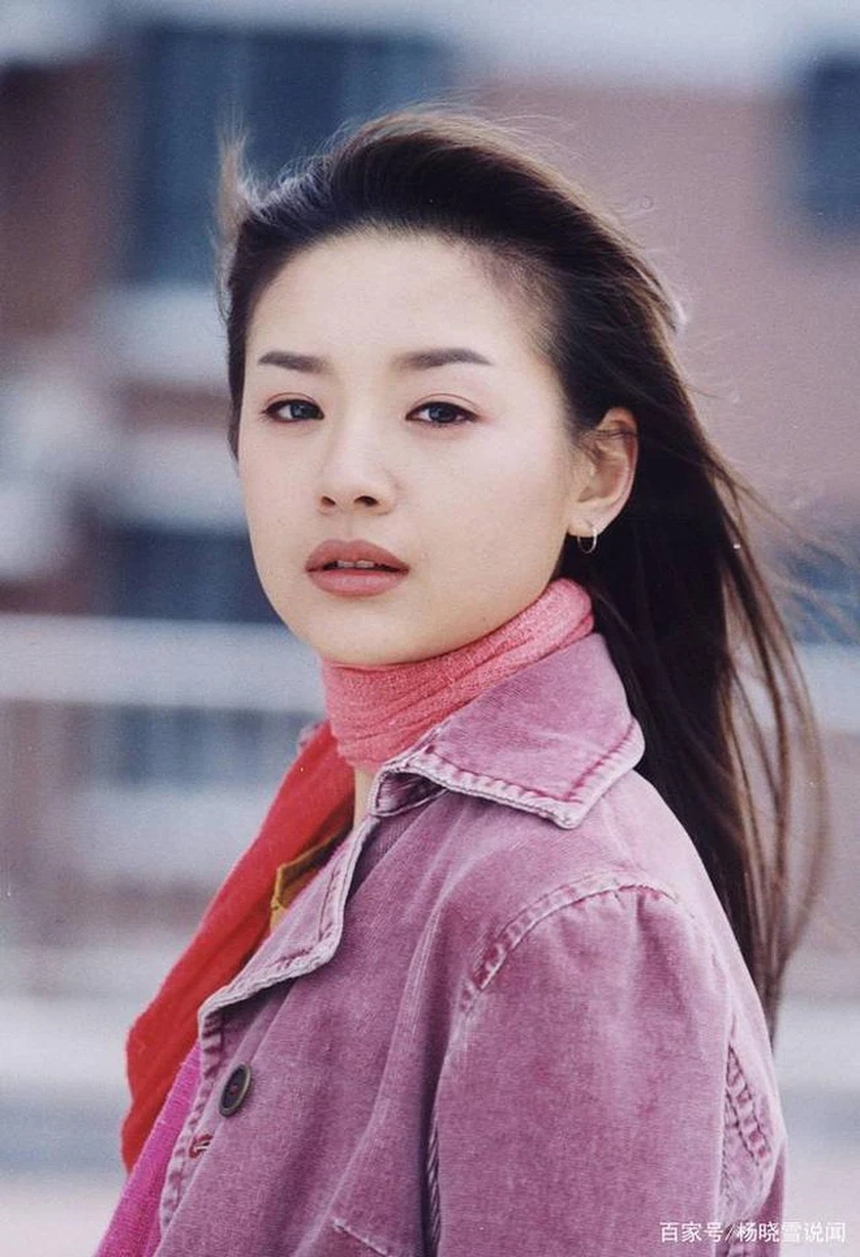 Lưu Diệc Phi gặp đối thủ về nhan sắc, so ảnh thời trẻ mới thấy thế nào là đẹp bất phân thắng bại - Ảnh 5.