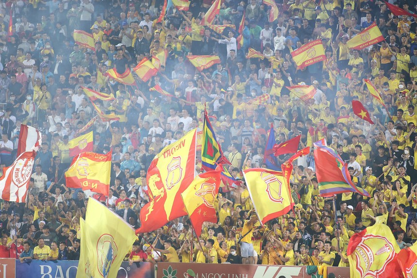 CĐV Nam Định và nhà tài trợ “xung đột” về hình ảnh - Ảnh 1.