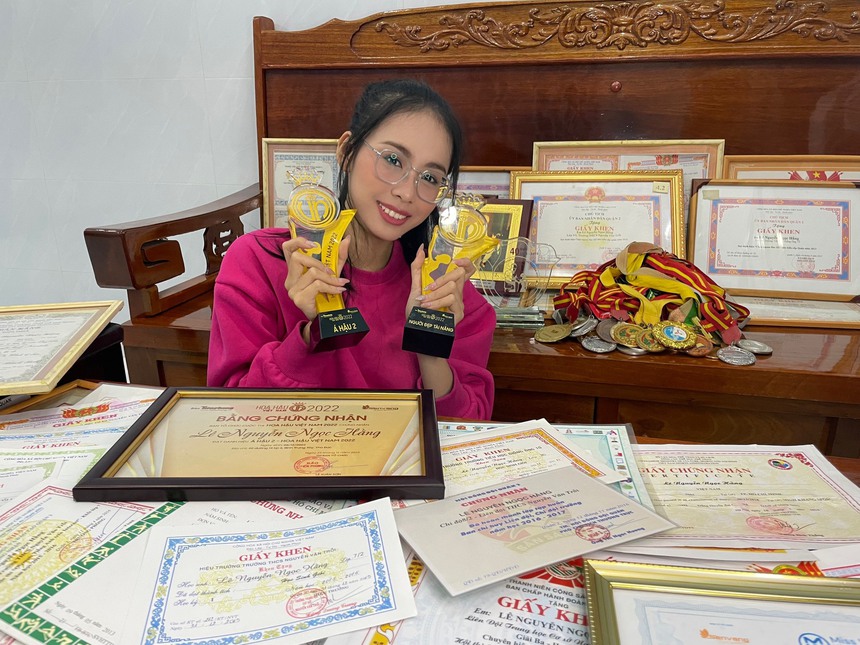 Không chỉ có Bảo Ngọc, nhà Sen Vàng còn có 1 nàng Á hậu sở hữu thành tích học tập "cực khủng"  - Ảnh 1.