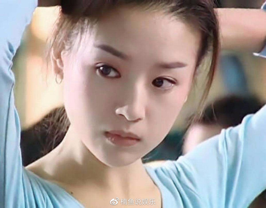 Lưu Diệc Phi gặp đối thủ về nhan sắc, so ảnh thời trẻ mới thấy thế nào là đẹp bất phân thắng bại - Ảnh 4.