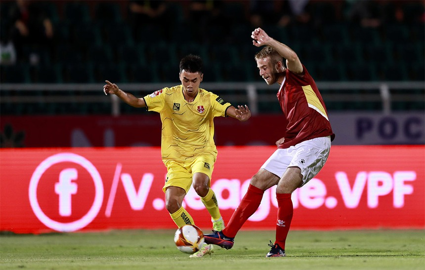 HLV Vũ Tiến Thành sớm thanh lý ngoại binh chỉ sau 1 trận, đưa "ngựa chứng" trở lại - Ảnh 1.