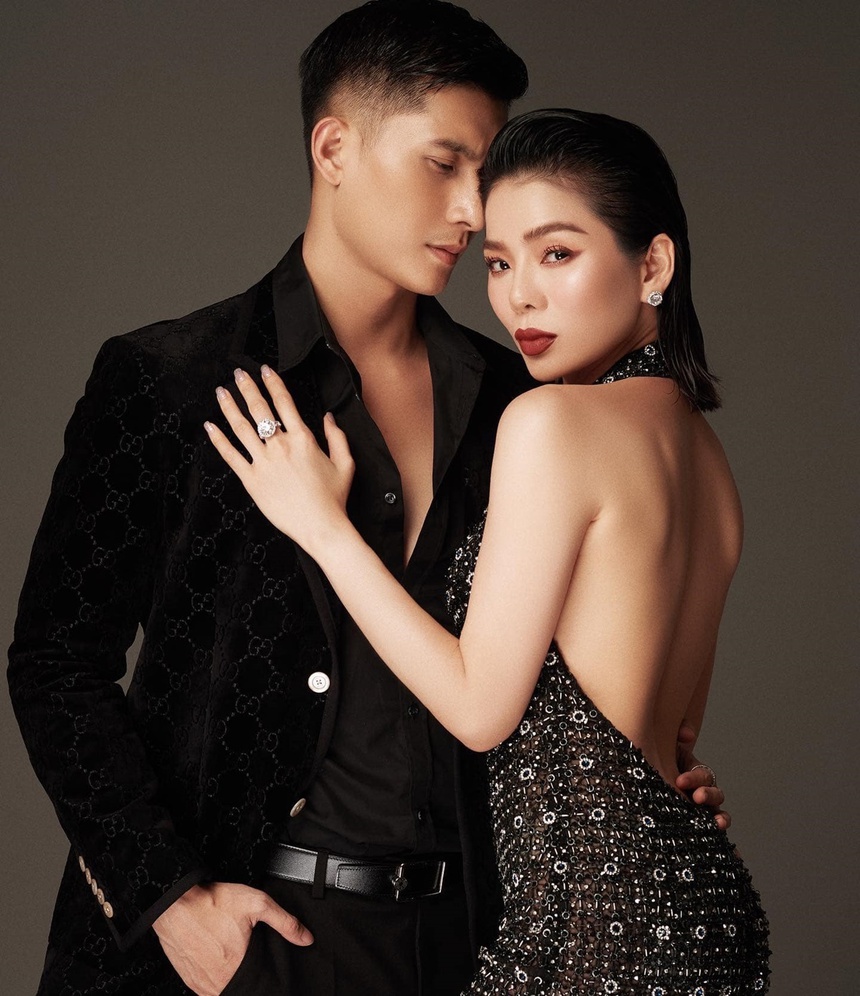 Chuyện tình 'chị - em' trong showbiz Việt: Lệ Quyên - Lâm Bảo Châu 'dính như sam', 1 cặp đôi đã toang sau hơn thập kỷ - Ảnh 1. Chuyện tình 'chị - em' trong showbiz Việt: Lệ Quyên - Lâm Bảo Châu 'dính như sam', 1 cặp đôi đã toang sau hơn thập kỷ - Ảnh 1.