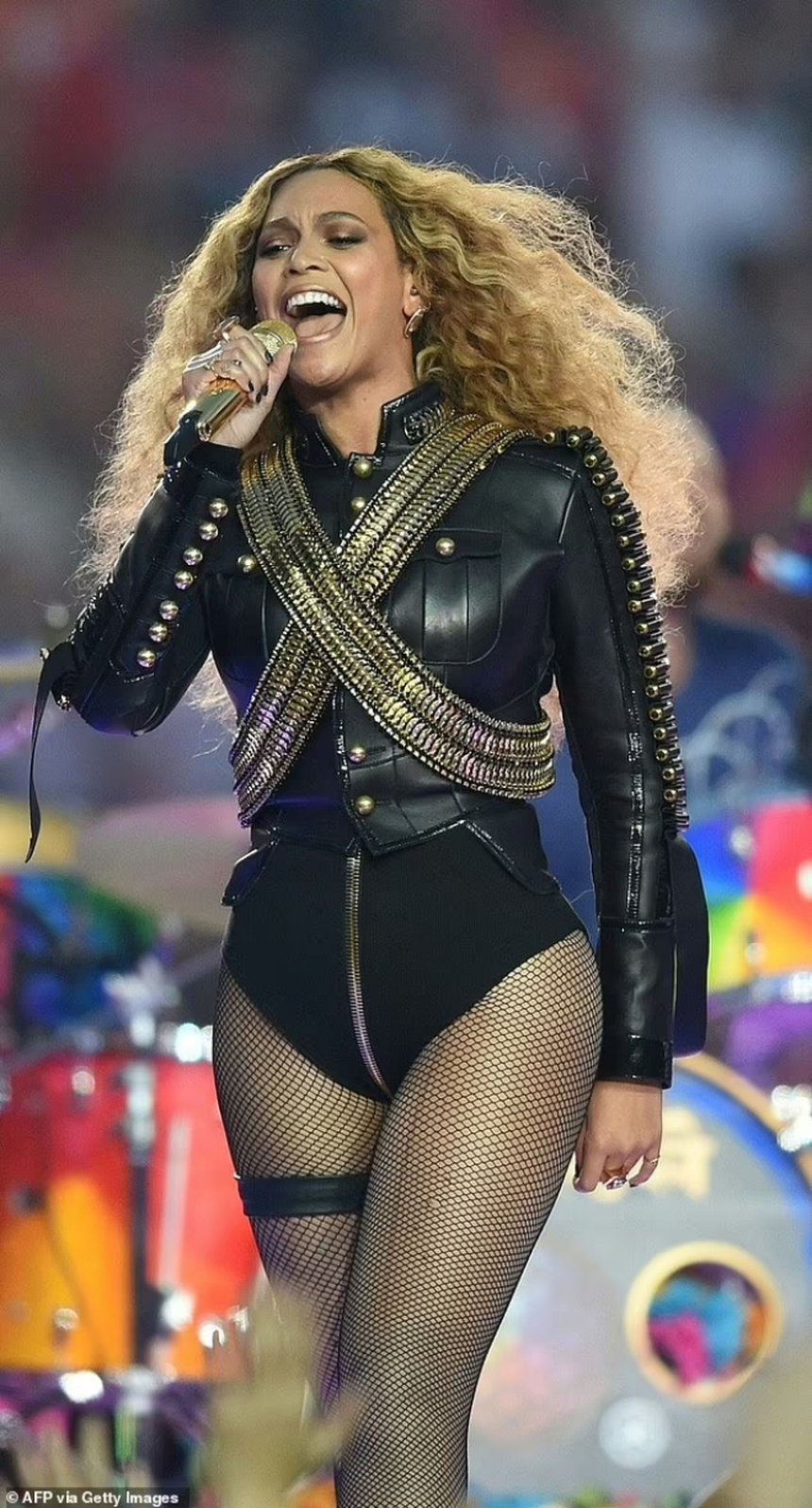 Rihanna tiết lộ 'học hỏi' Beyoncé để chuẩn bị cho Super Bowl 2023 - Ảnh 3.