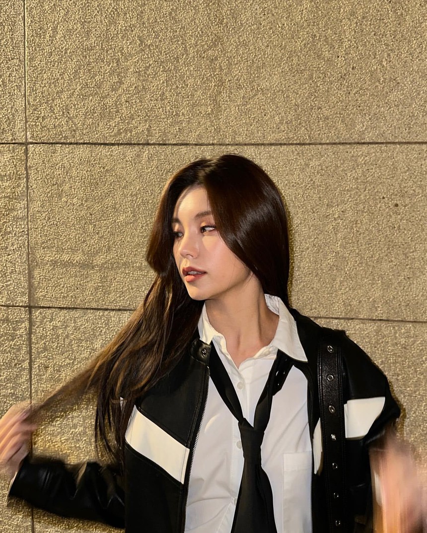 Đụng hàng mẫu váy, Jennie Blackpink và Yeji ITZY ai nhỉnh hơn - Ảnh 6. Đụng hàng mẫu váy, Jennie Blackpink và Yeji ITZY ai nhỉnh hơn - Ảnh 6.