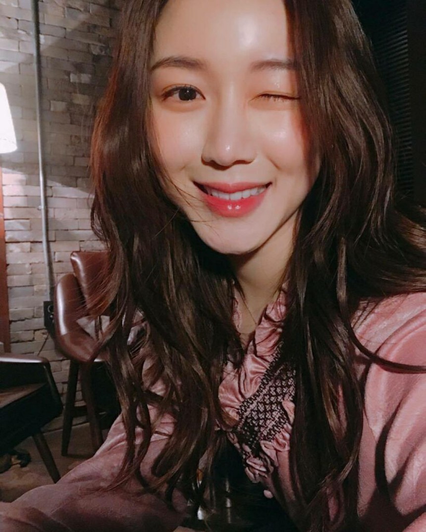 Lee Seung Gi 'chìm' trong sự chỉ trích vì kết hôn: Từ 'Con rể quốc dân' thành 'con rể kẻ lừa đảo' - Ảnh 5. Lee Seung Gi 'chìm' trong sự chỉ trích vì kết hôn: Từ 'Con rể quốc dân' thành 'con rể kẻ lừa đảo' - Ảnh 5.