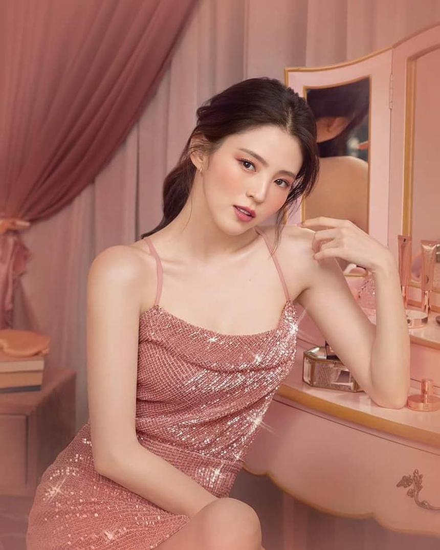 Năm 2023 bùng nổ của Han So Hee: Quảng bá phim cùng Park Seo Joon, sánh đôi với Song Hye Kyo - Ảnh 2.