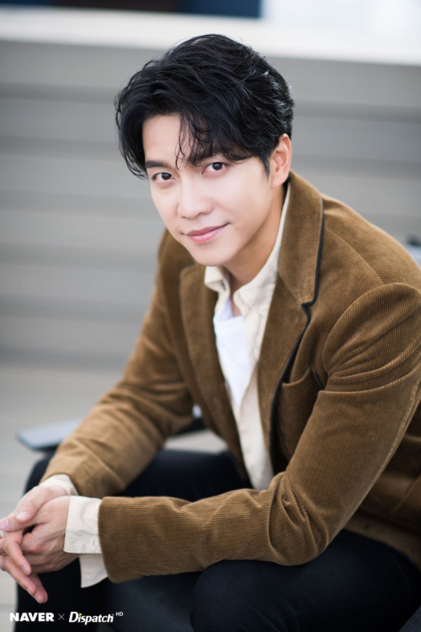 Lee Seung Gi 'chìm' trong sự chỉ trích vì kết hôn: Từ 'Con rể quốc dân' thành 'con rể kẻ lừa đảo' - Ảnh 3. Lee Seung Gi 'chìm' trong sự chỉ trích vì kết hôn: Từ 'Con rể quốc dân' thành 'con rể kẻ lừa đảo' - Ảnh 3.