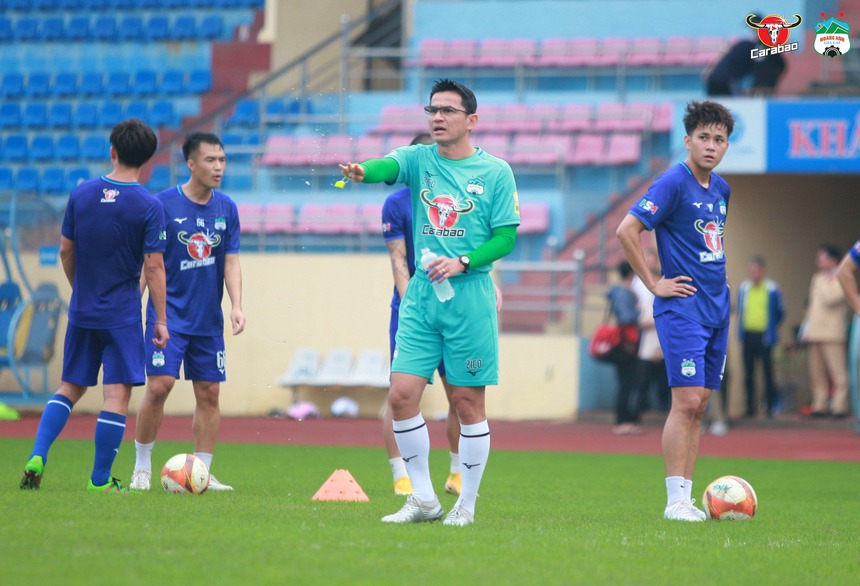 Vé trận Nam Định gặp HAGL không sốt - Ảnh 1. Vé trận Nam Định gặp HAGL không sốt - Ảnh 1.