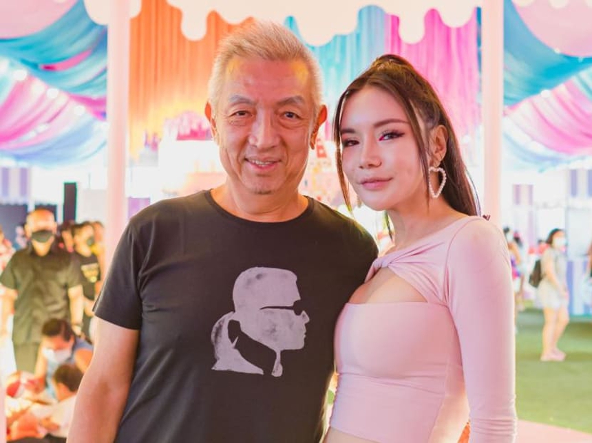 Khi nhà siêu giàu chia tay cũng bị đòi quà: “Rich kid số 1 châu Á” bị chồng cũ đại gia đòi đến tận đôi dép sau cuộc hôn nhân 2 tháng - Ảnh 1. Khi nhà siêu giàu chia tay cũng bị đòi quà: “Rich kid số 1 châu Á” bị chồng cũ đại gia đòi đến tận đôi dép sau cuộc hôn nhân 2 tháng - Ảnh 1.