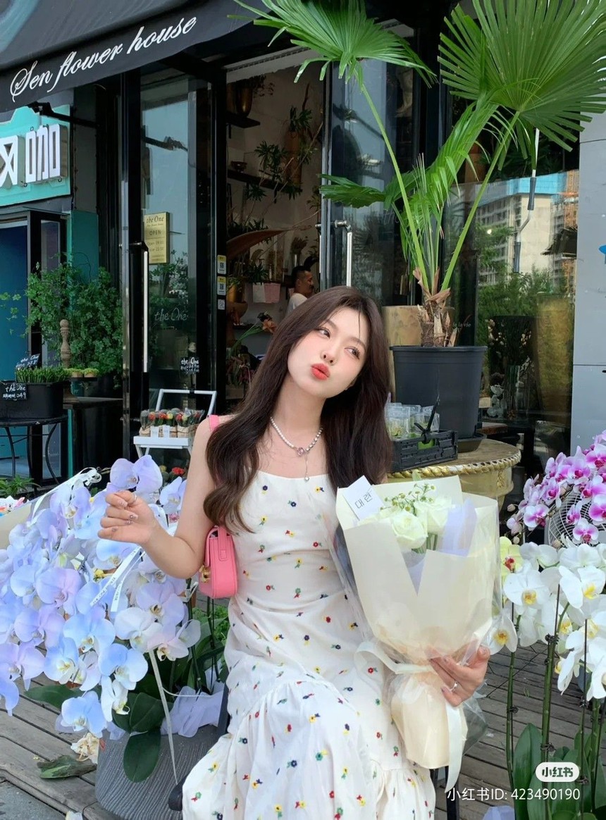 14/2 của hội con gái: Chi cả đống tiền sắm váy áo “lên đồ” đi chơi, chỉ mong thật lộng lẫy trước mặt crush - Ảnh 2. 14/2 của hội con gái: Chi cả đống tiền sắm váy áo “lên đồ” đi chơi, chỉ mong thật lộng lẫy trước mặt crush - Ảnh 2.