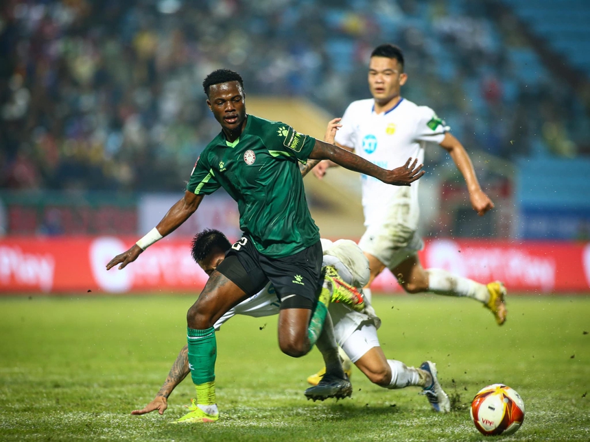 Tít mù rồi vòng quanh - Ảnh 1. Tít mù rồi vòng quanh - Ảnh 1.