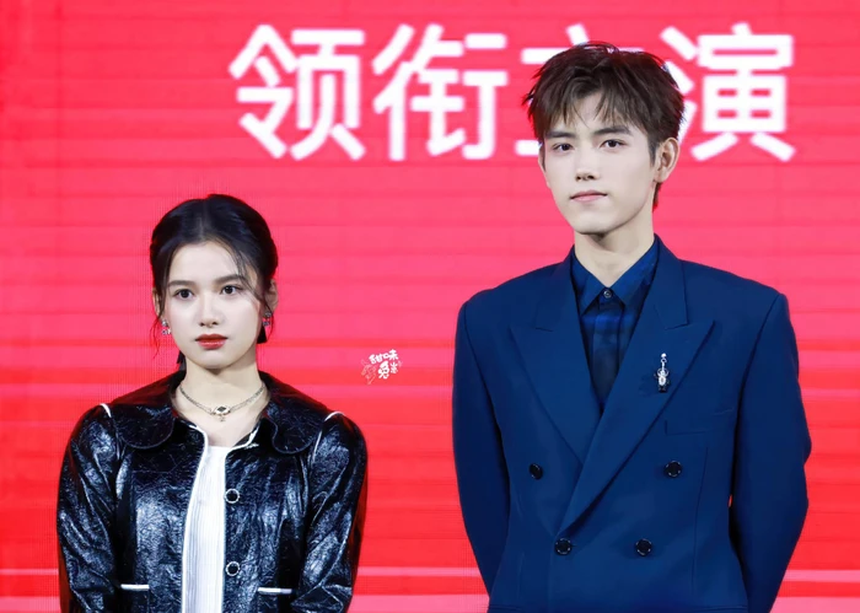 Lạ kỳ như fan nữ lộ ảnh giường chiếu với 'thái tử' Trần Phi Vũ: Điên cuồng 'đẩy thuyền' bạn trai với 1 công chúa nhưng không phải Trương Tịnh Nghi! - Ảnh 10.