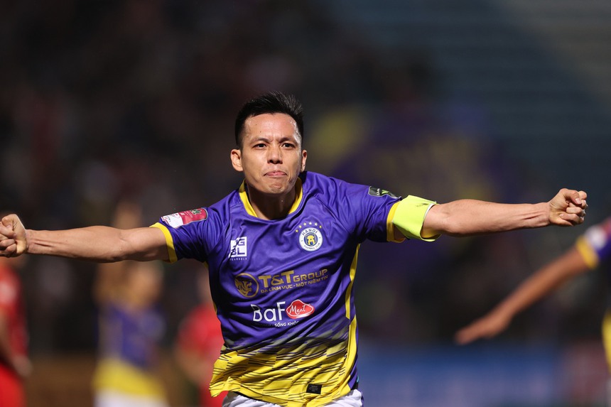 Quang Hải và cái bóng Văn Quyết - Ảnh 1. Quang Hải và cái bóng Văn Quyết - Ảnh 1.