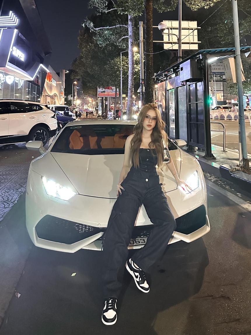 Hot girl Buôn Mê Thuột tậu siêu xe Lamborghini Huracan nhân dịp lễ Tình nhân - Ảnh 4. Hot girl Buôn Mê Thuột tậu siêu xe Lamborghini Huracan nhân dịp lễ Tình nhân - Ảnh 4.