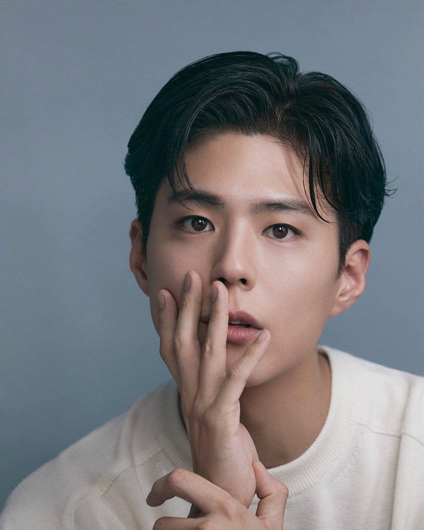 Park Bo Gum tung bộ ảnh đầu tiên khi về “nhà mới”, fan xuýt xoa mong chờ màn hội ngộ với Lisa  - Ảnh 1.