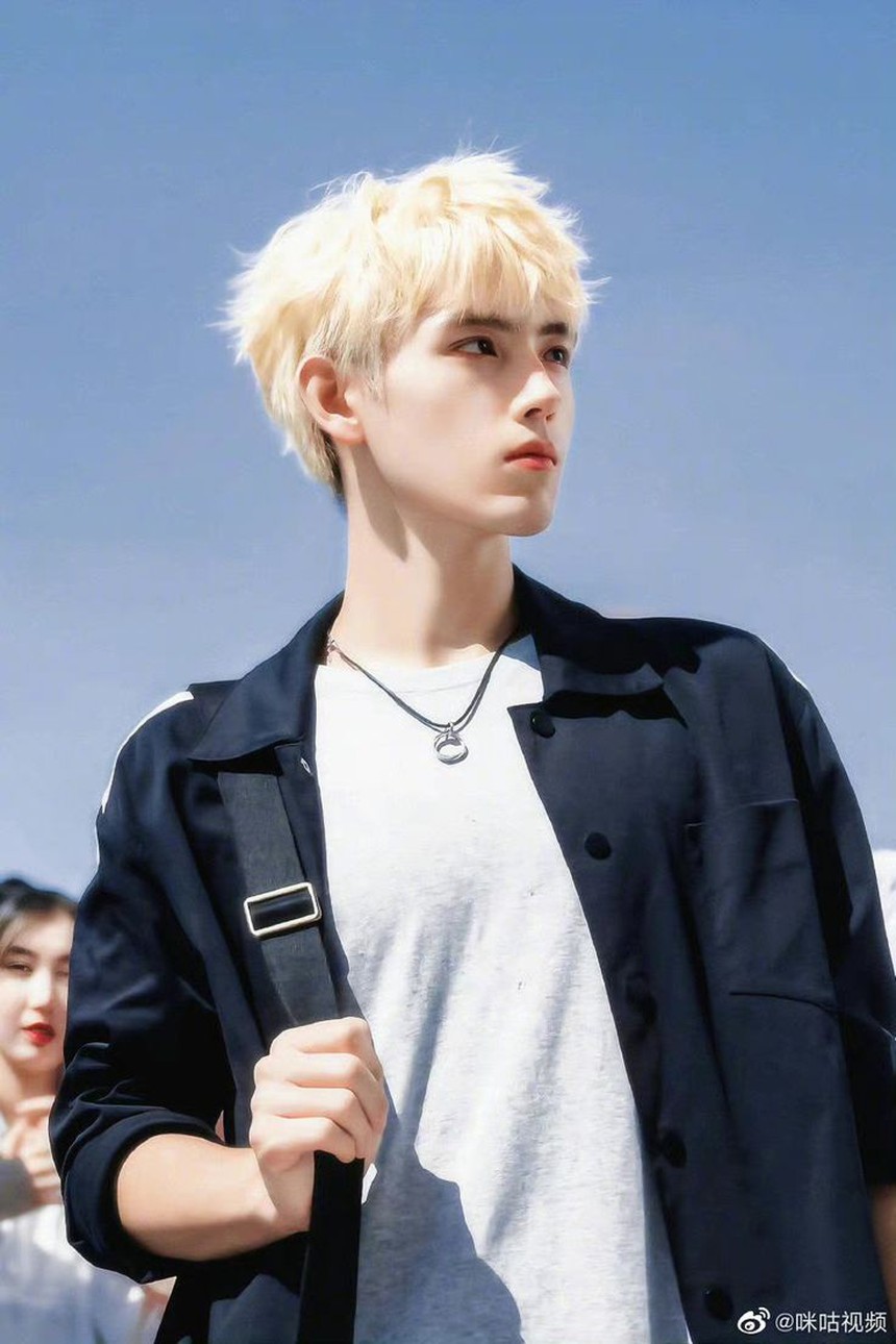 Trần Phi Vũ: Lên như diều gặp gió nhờ 'Chiếc bật lửa và váy hoa công chúa', tiêu tan sự nghiệp vì ồn ào tình cảm - Ảnh 2.