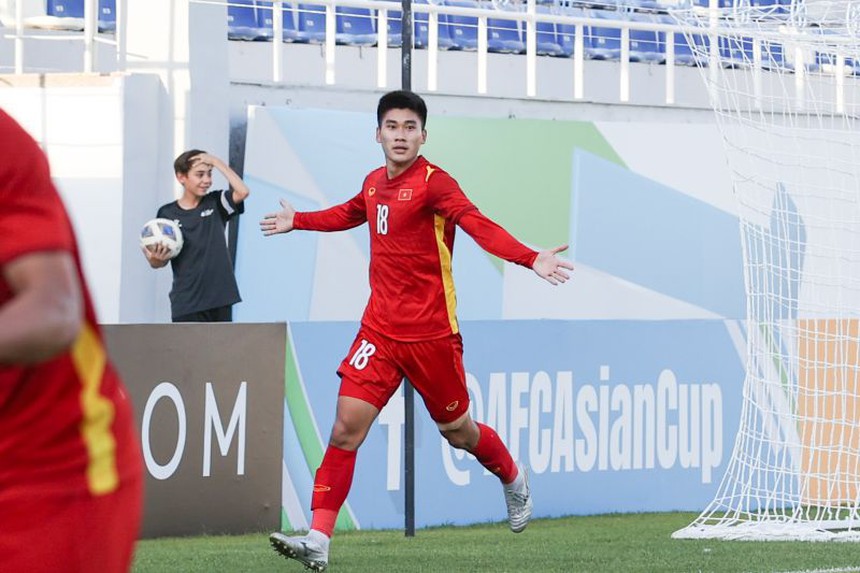Dưới bàn tay 'người đặc biệt', U20 Việt Nam sẽ mang thêm niềm tin cho giấc mơ World Cup - Ảnh 2. Dưới bàn tay 'người đặc biệt', U20 Việt Nam sẽ mang thêm niềm tin cho giấc mơ World Cup - Ảnh 2.