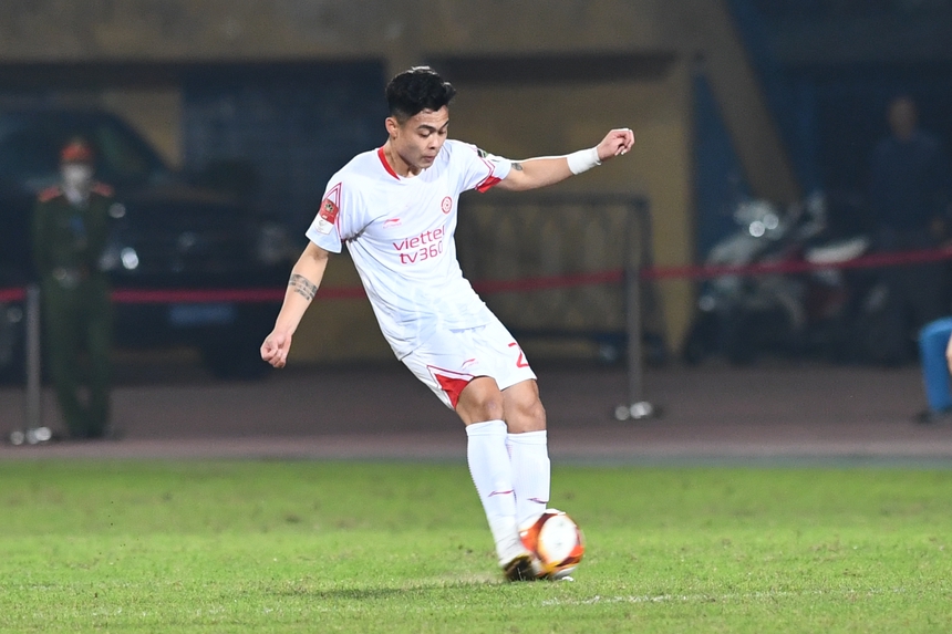 Đức Chiến 'Siu' như Ronaldo sau bàn thắng đẹp vào lưới CLB Công An Hà Nội  - Ảnh 1.