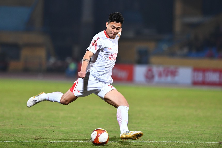 Đức Chiến 'Siu' như Ronaldo sau bàn thắng đẹp vào lưới CLB Công An Hà Nội  - Ảnh 2.