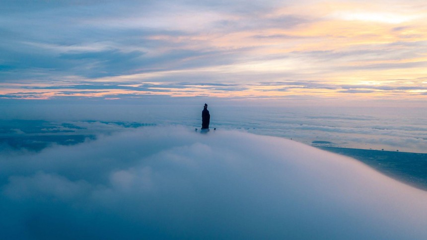 Lý do khiến núi thiêng Bà Đen (Tây Ninh) đón lượng khách kỷ lục trong tháng Giêng - Ảnh 1.