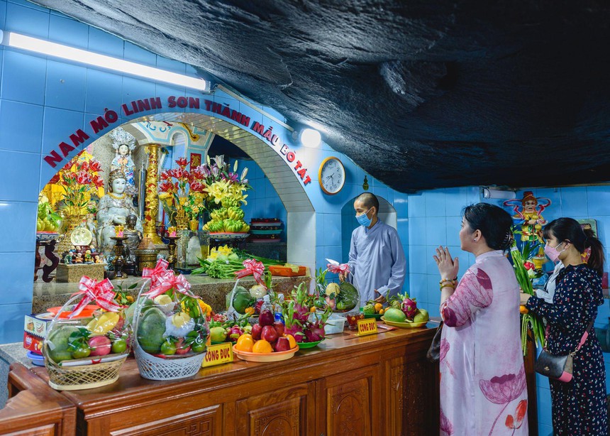 Lý do khiến núi thiêng Bà Đen (Tây Ninh) đón lượng khách kỷ lục trong tháng Giêng - Ảnh 3.