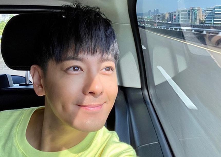 Lâm Chí Dĩnh lần đầu tiên xuất hiện tại sự kiện công cộng sau tai nạn xe hơi nghiêm trọng - Ảnh 1.