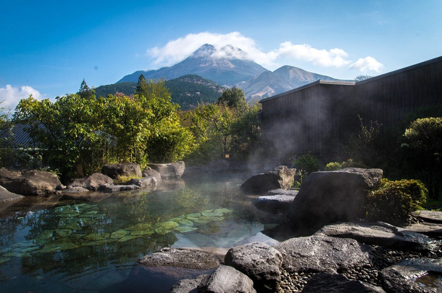 Bắt nhóm đàn ông bao gồm cả quan chức quay lén phụ nữ tắm suối nước nóng suốt 30 năm: Nhật Bản lo ngại văn hóa osen bị "đe dọa" vì thiếu an toàn - Ảnh 3.