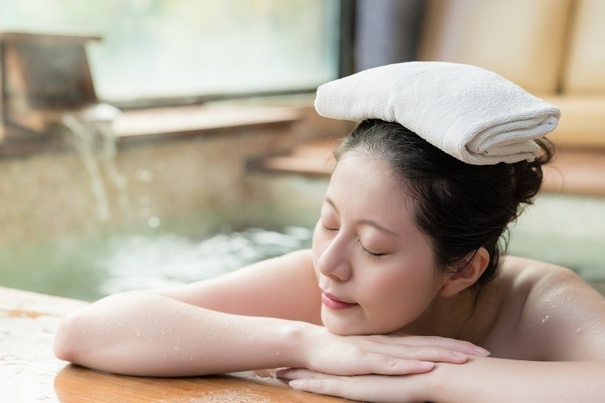 Bắt nhóm đàn ông bao gồm cả quan chức quay lén phụ nữ tắm suối nước nóng suốt 30 năm: Nhật Bản lo ngại văn hóa osen bị "đe dọa" vì thiếu an toàn - Ảnh 2.