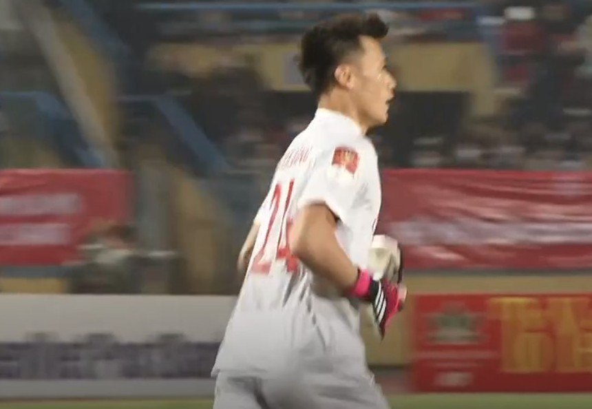 Bùi Tiến Dũng gặp sự cố khó đỡ, trận CAHN vs Viettel bị chậm tới 15 phút - Ảnh 3. Bùi Tiến Dũng gặp sự cố khó đỡ, trận CAHN vs Viettel bị chậm tới 15 phút - Ảnh 3.